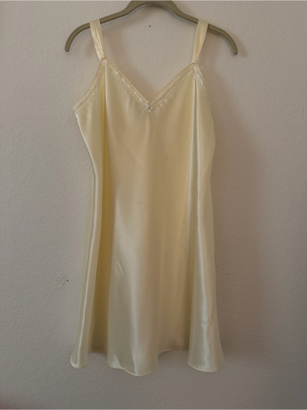 Morgan Taylor Intimates Cream Wrap Robe - Picture 2 of 4